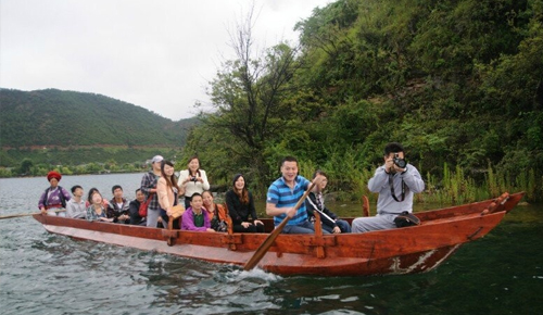 公司组织全体员工出游